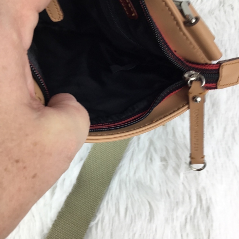 TOMMY HILFIGER Crossbody Purse. EUC. - Picture 4 of 5